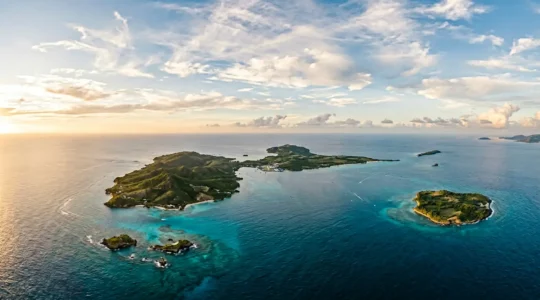 Vue aérienne panoramique de l'archipel de Guadeloupe avec ses eaux turquoise et ses îles environnantes